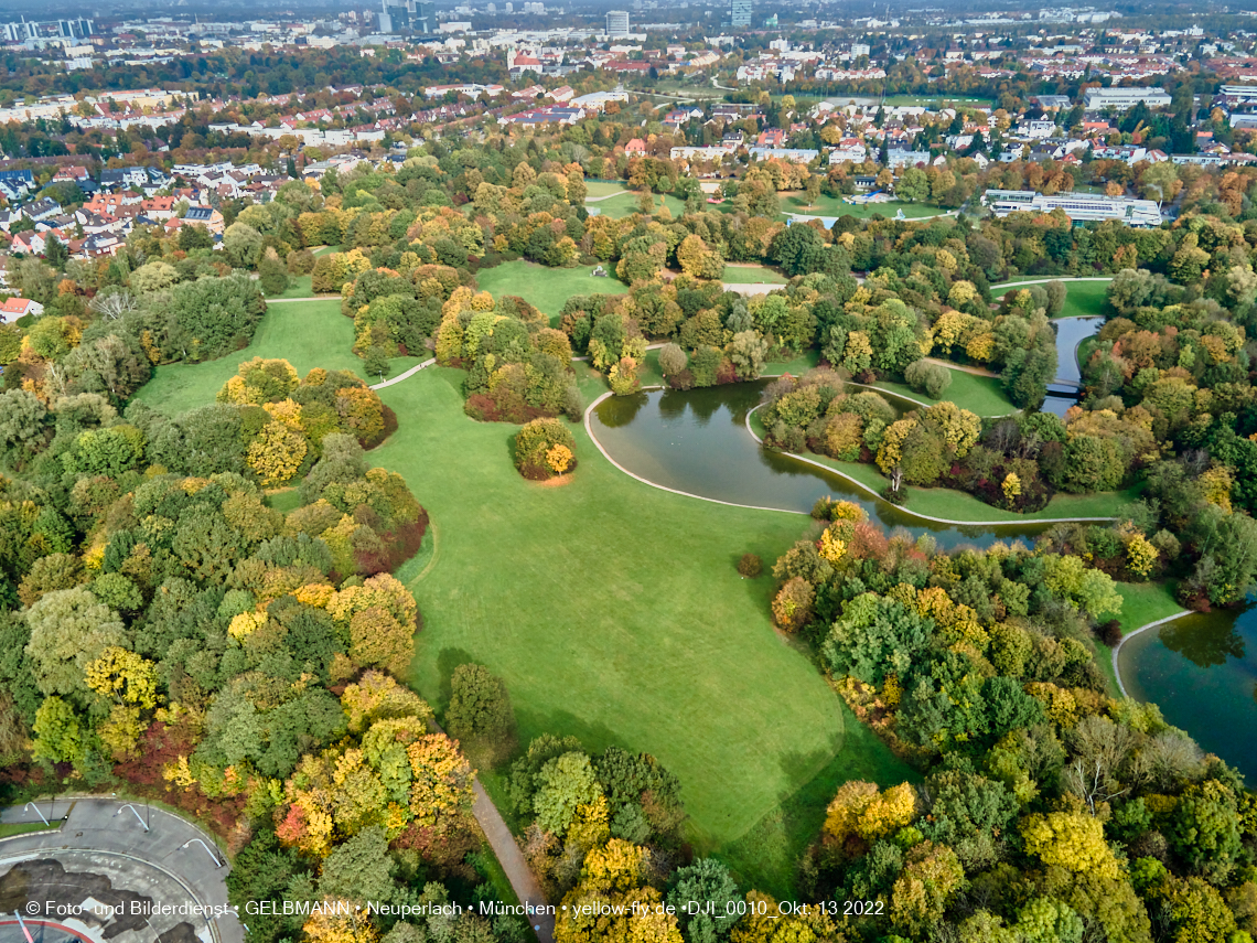 13.10.2022 - Der Ostpark mit See und Biergarten in Neuperlach